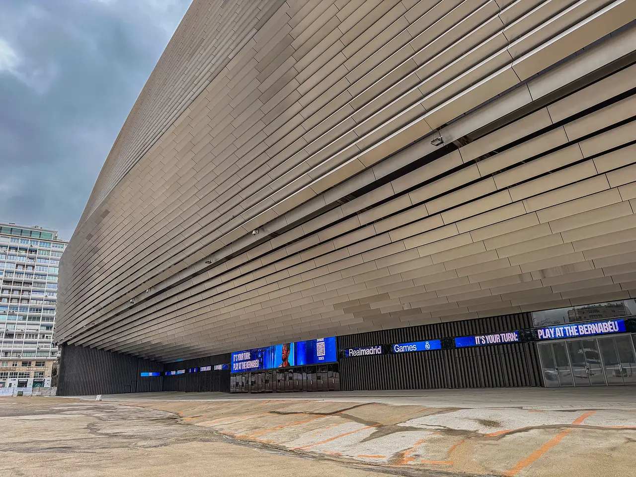 Estadio Santiago Bernabéu : l'extérieur du stade