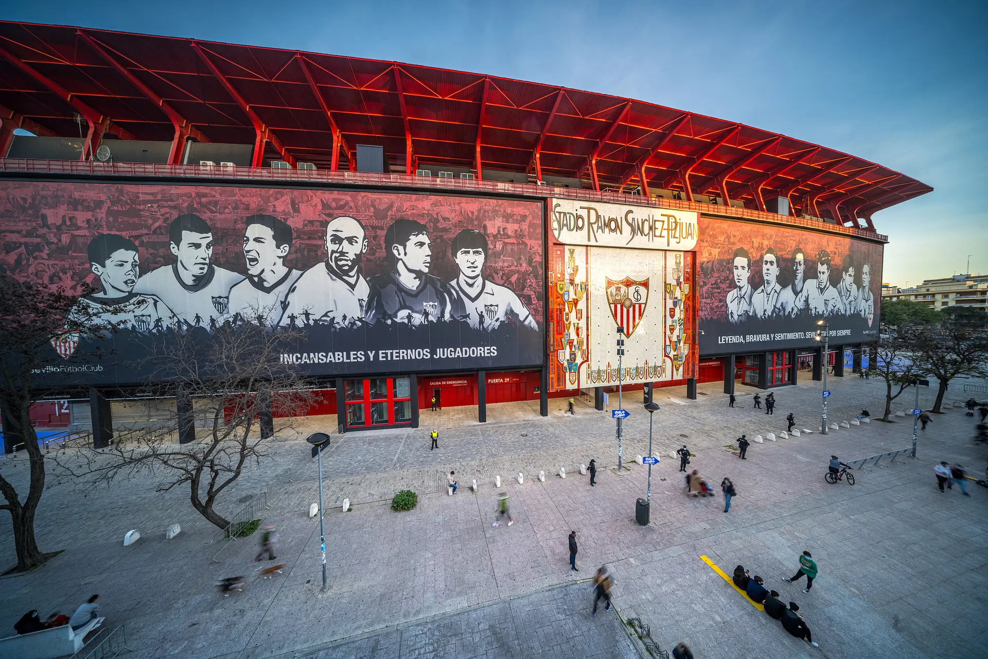 Estadio Ramón Sánchez Pizjuán: lo stadio dall'esterno