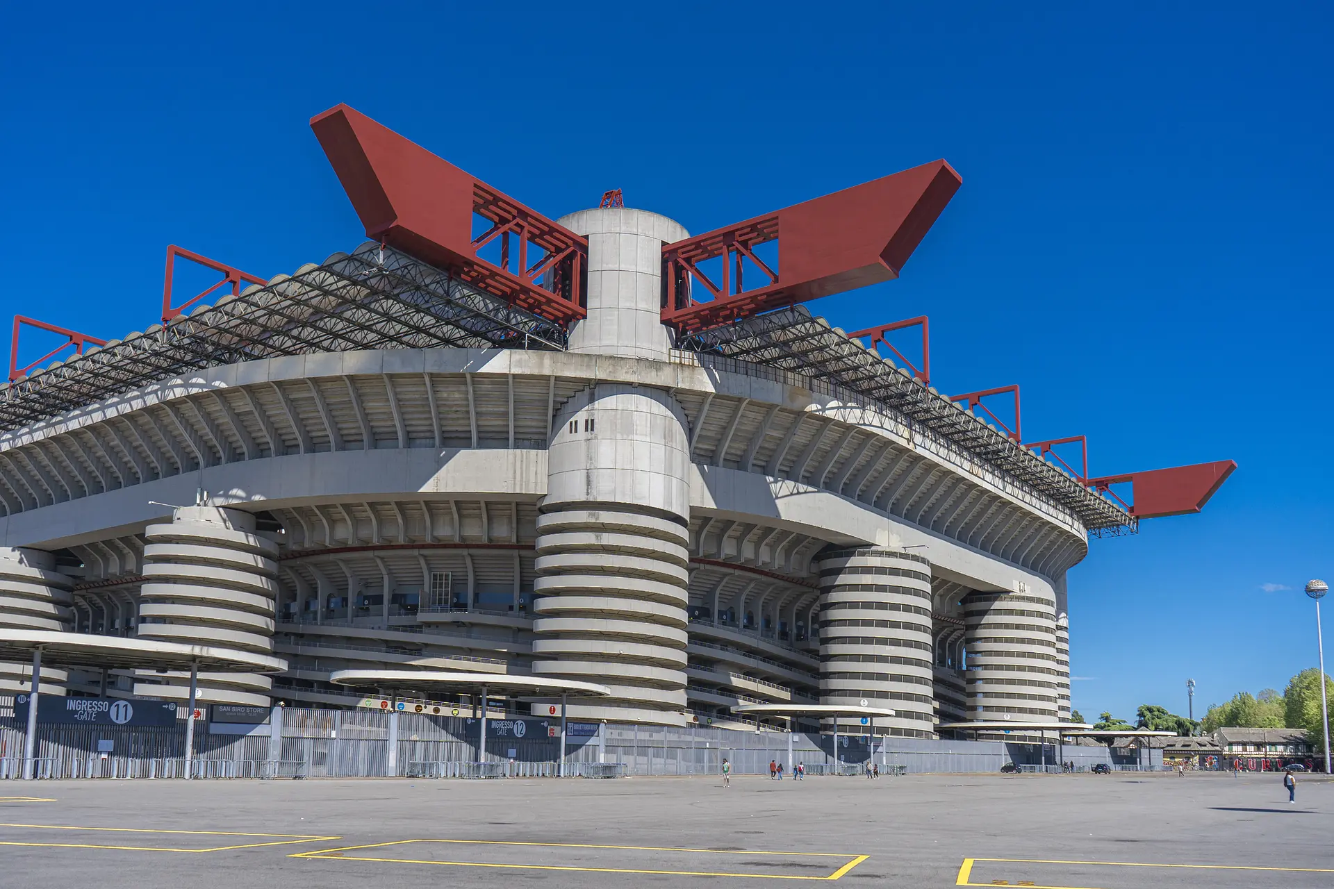 Stadio Giuseppe Meazza: lo stadio dall'esterno