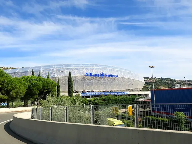 Allianz Riviera: el exterior del estadio