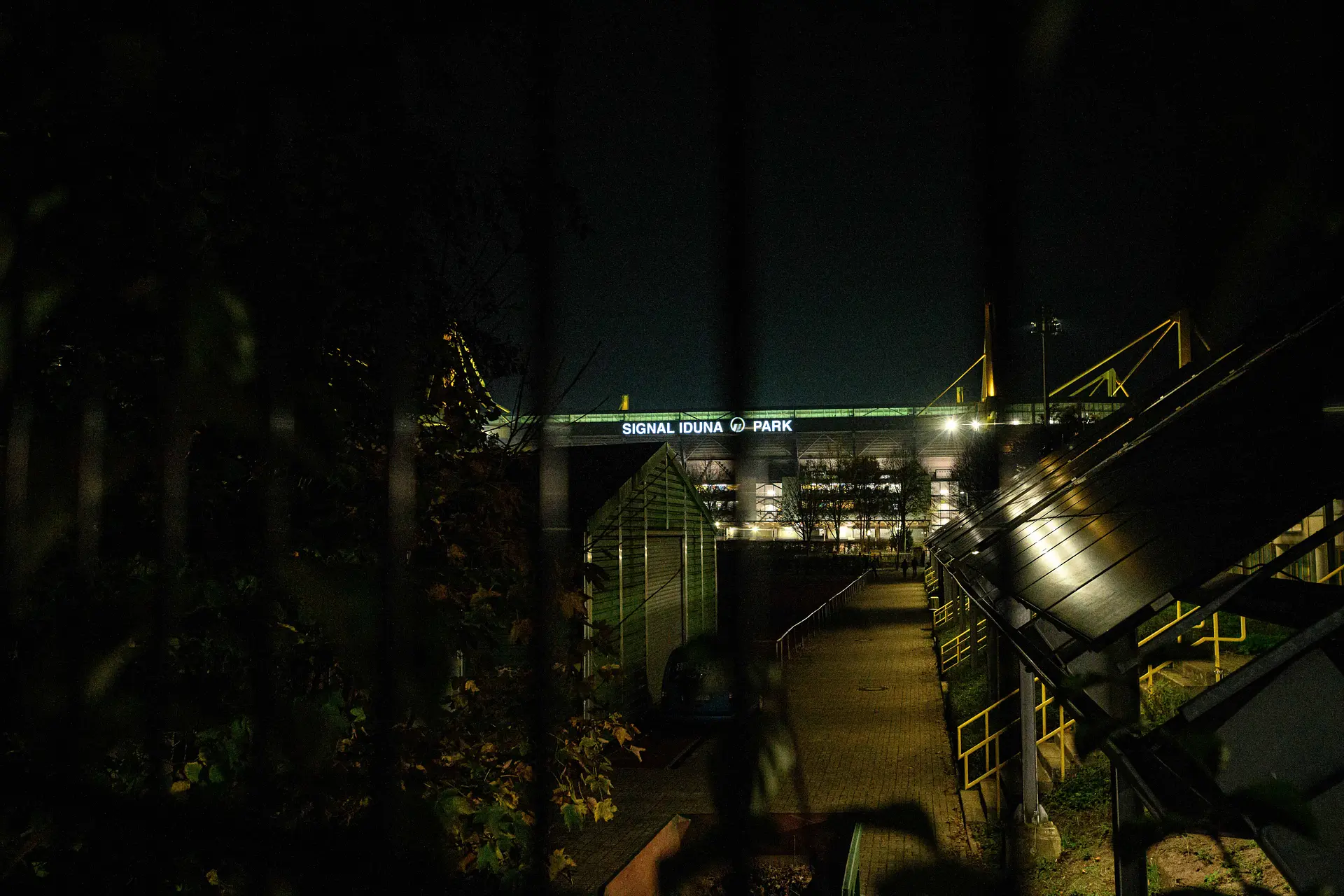 Signal Iduna Park: Nachtansicht