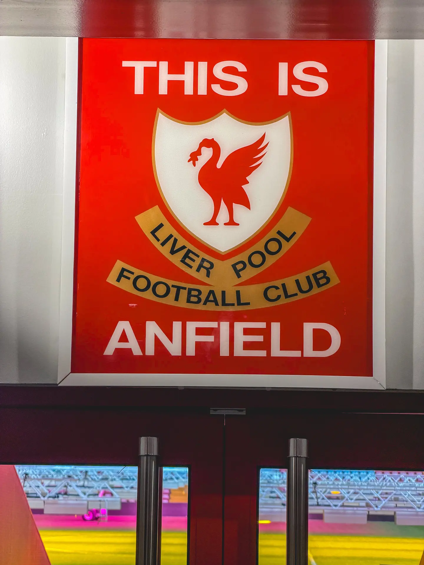 Anfield : le panneau This Is Anfield, à l'entrée du tunnel