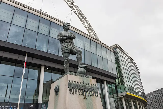 Wembley Stadium: die Bobby-Moore-Statue