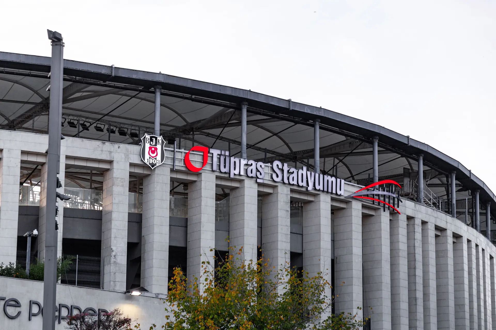 Tüpraş Stadyumu: the stadium from outside