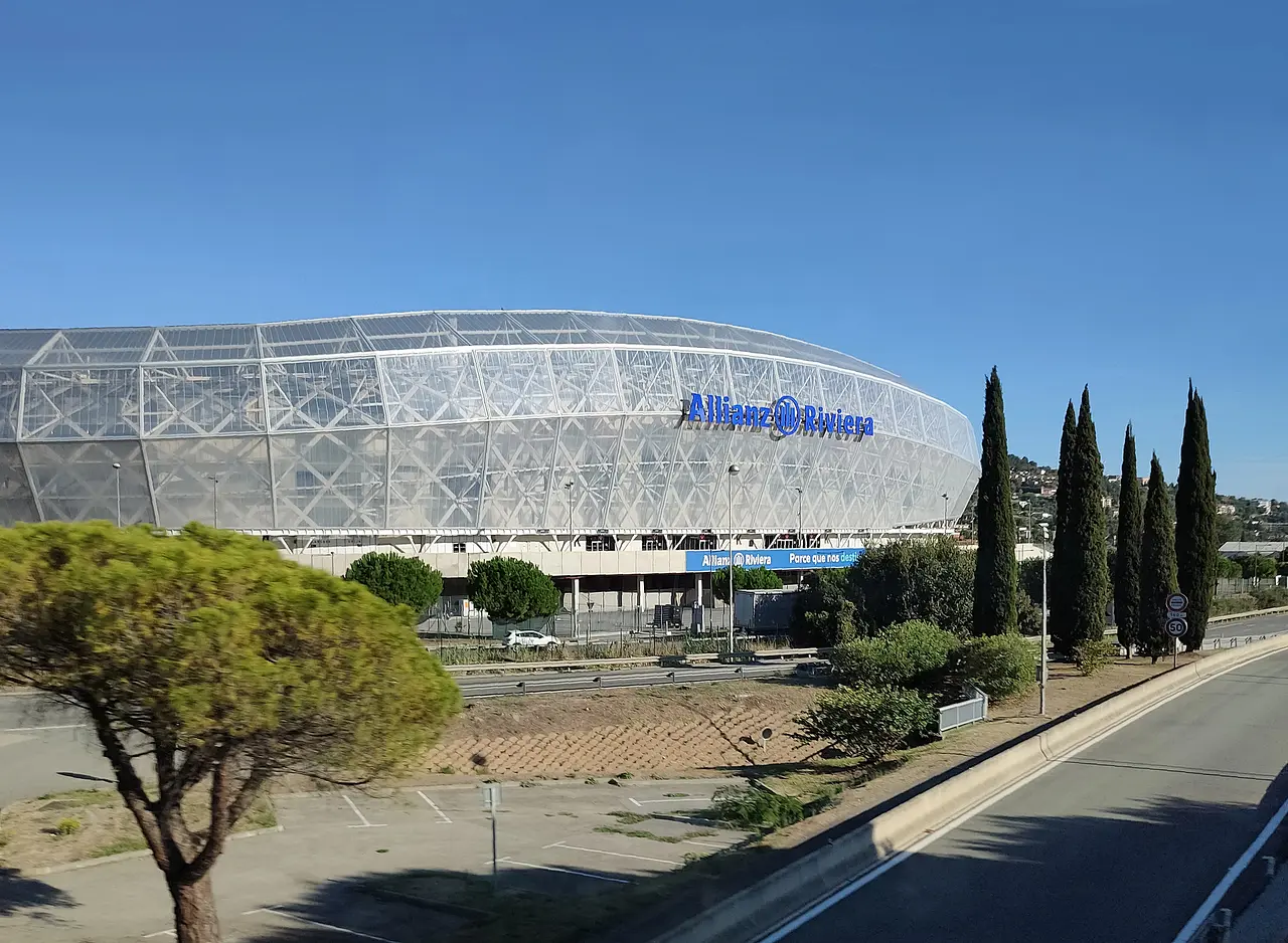 Allianz Riviera: el exterior del estadio