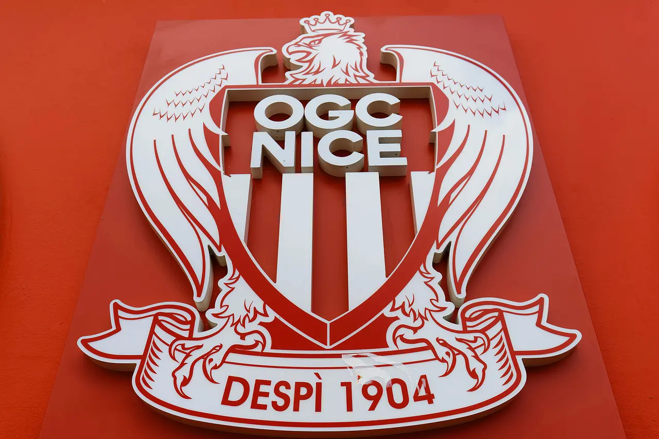 Allianz Riviera: el escudo del OGC Nice