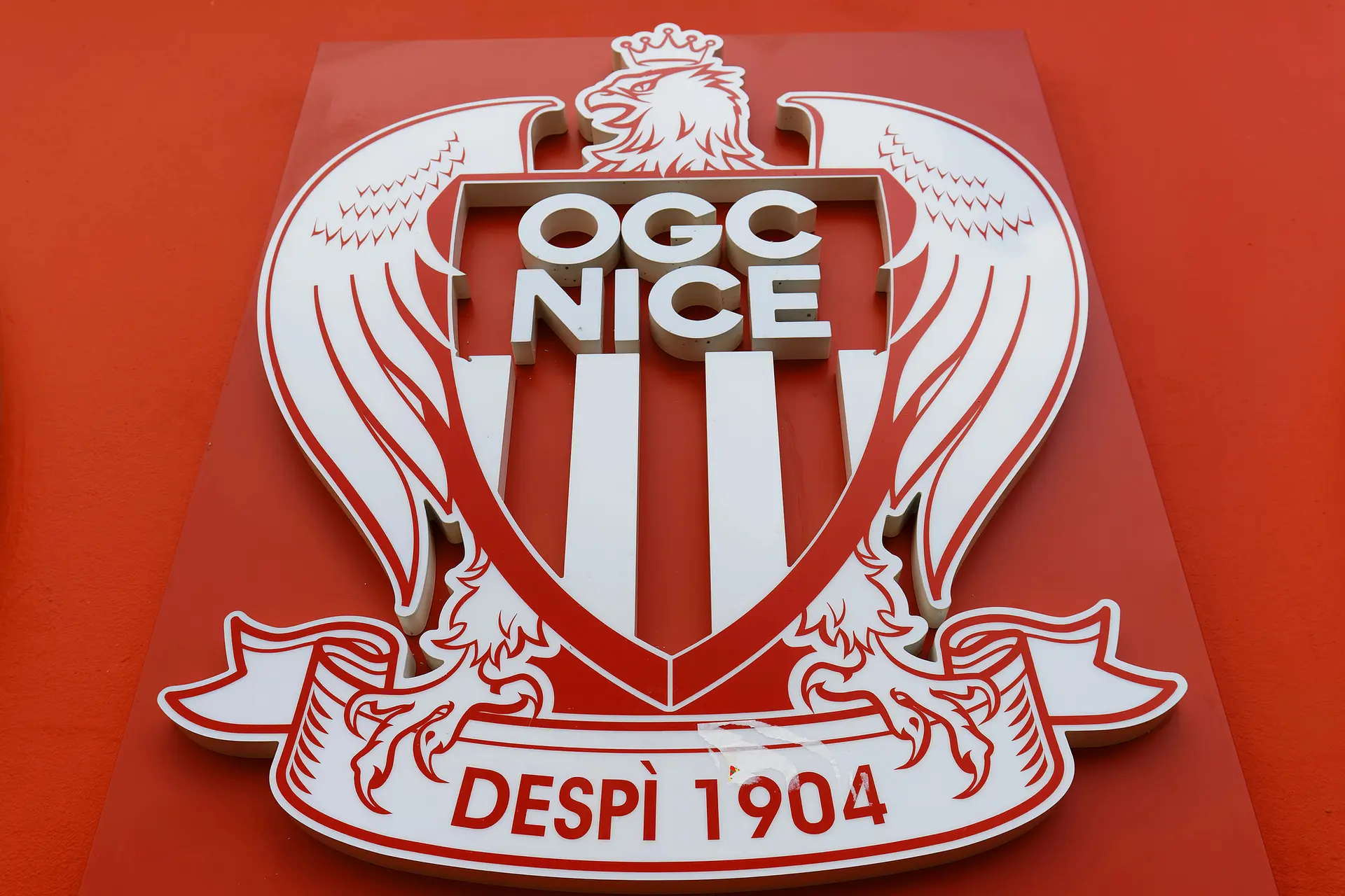 Allianz Riviera: el escudo del OGC Nice