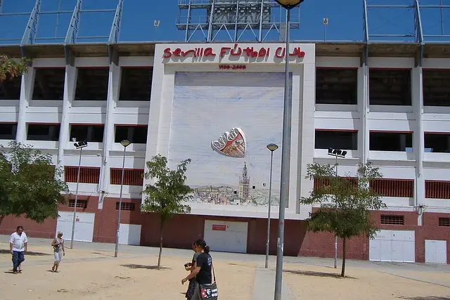 Estadio Ramón Sánchez Pizjuán: el exterior del estadio