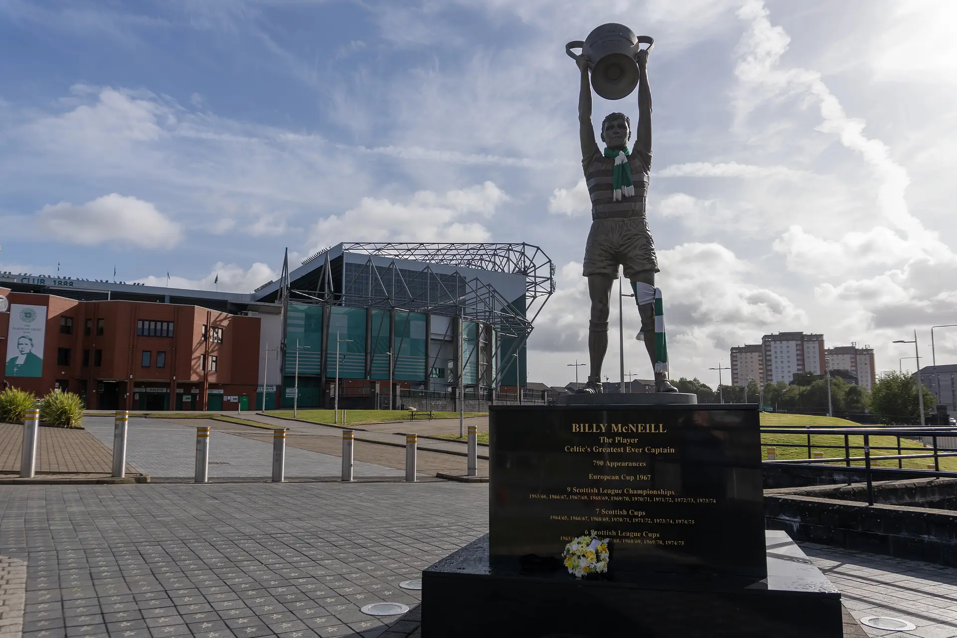 Celtic Park: die Statue von Billy McNeill
