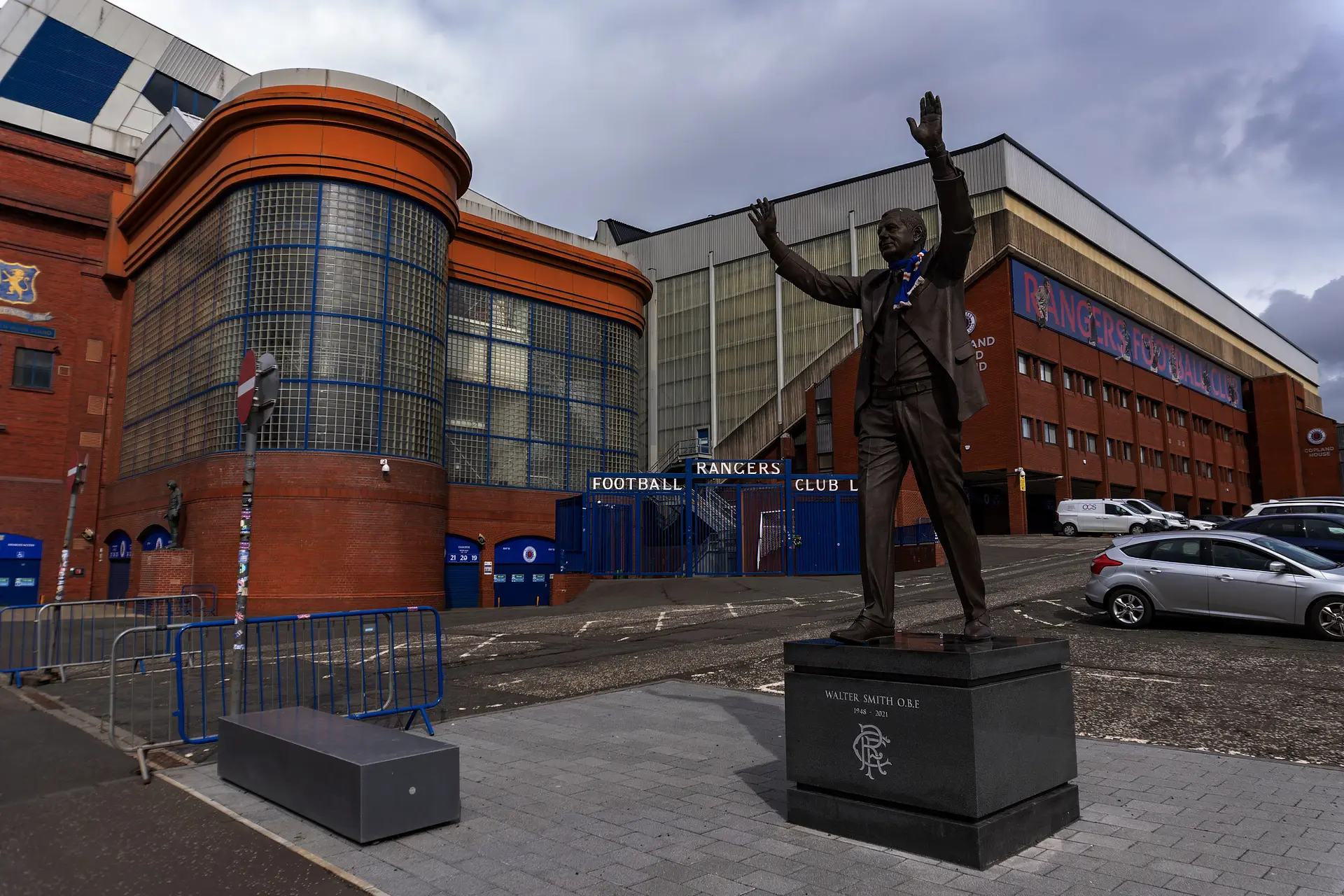 Ibrox Stadium: estatua de Walter Smith