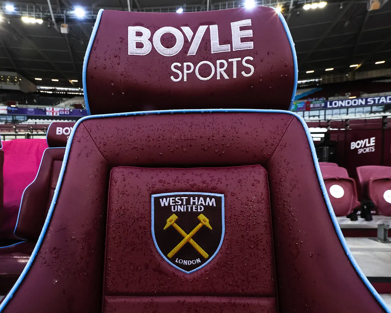 London Stadium : banc de touche