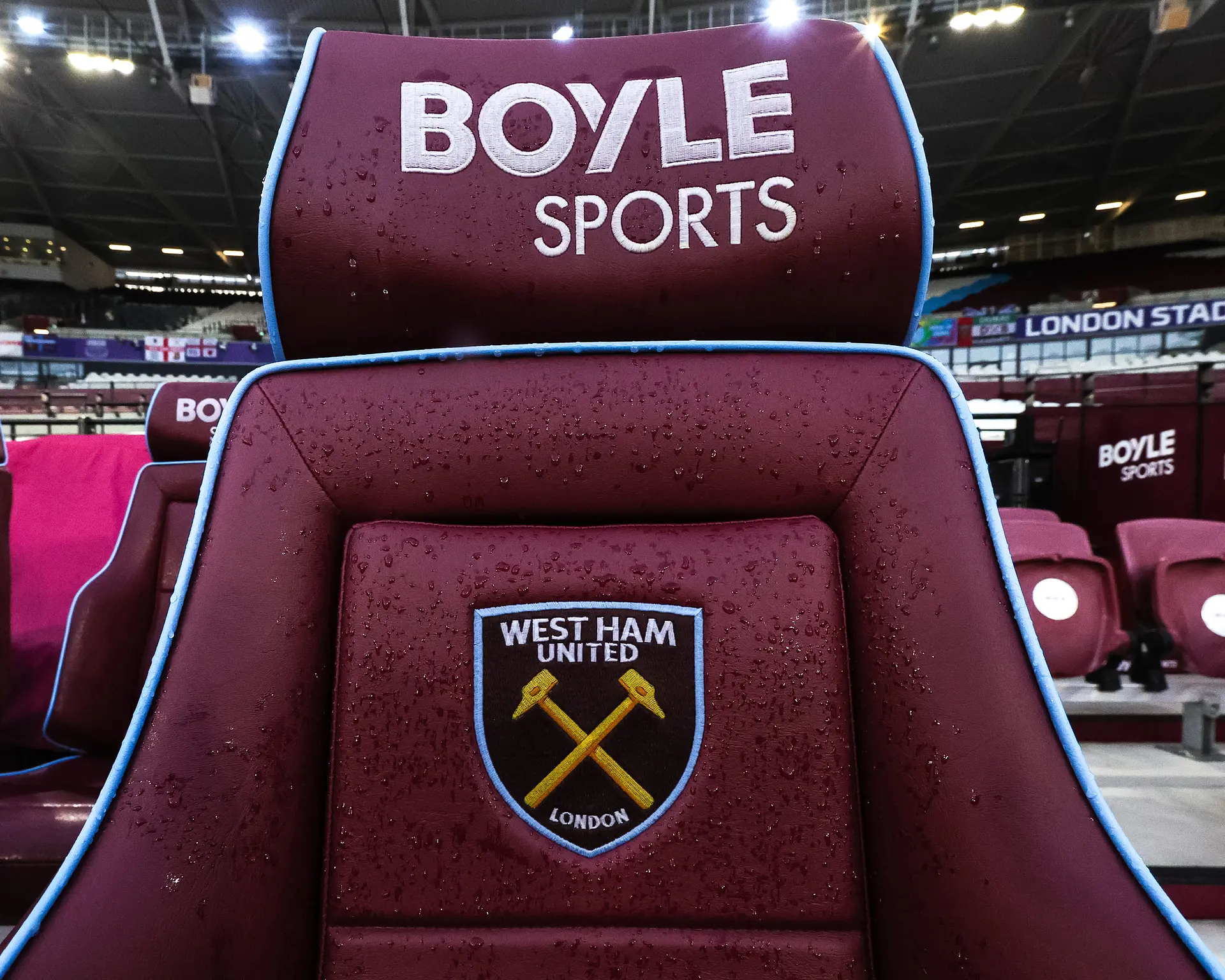 London Stadium : banc de touche