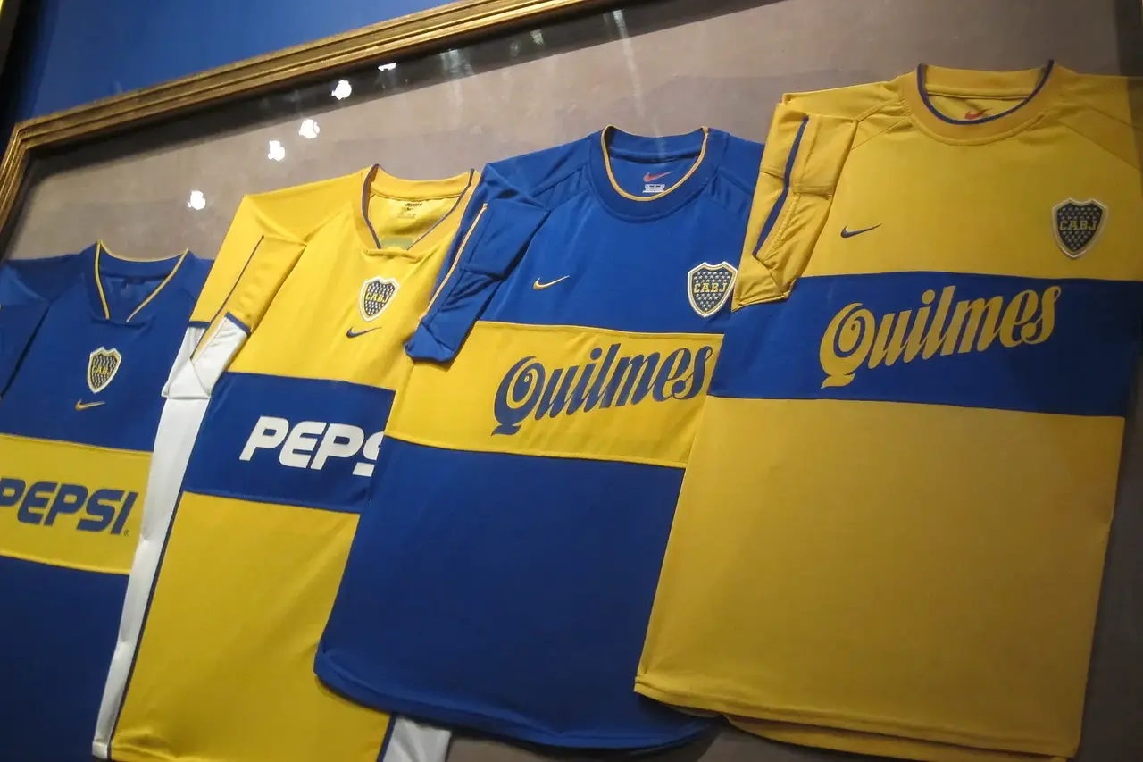 La Bombonera: shirts on display in the museum