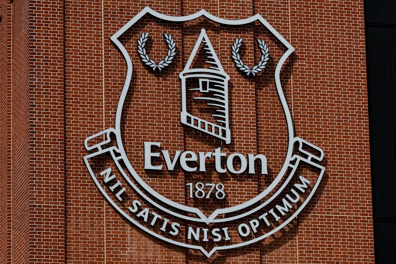 Hill Dickinson Stadium: das Wappen von Everton