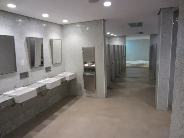 Maracanã: the dressing room showers