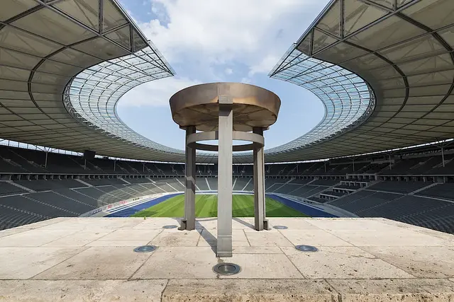 Olympiastadion Berlin: die olympische Feuerschale
