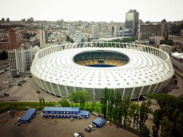 NSC Olimpiyskiy: o estádio visto de fora