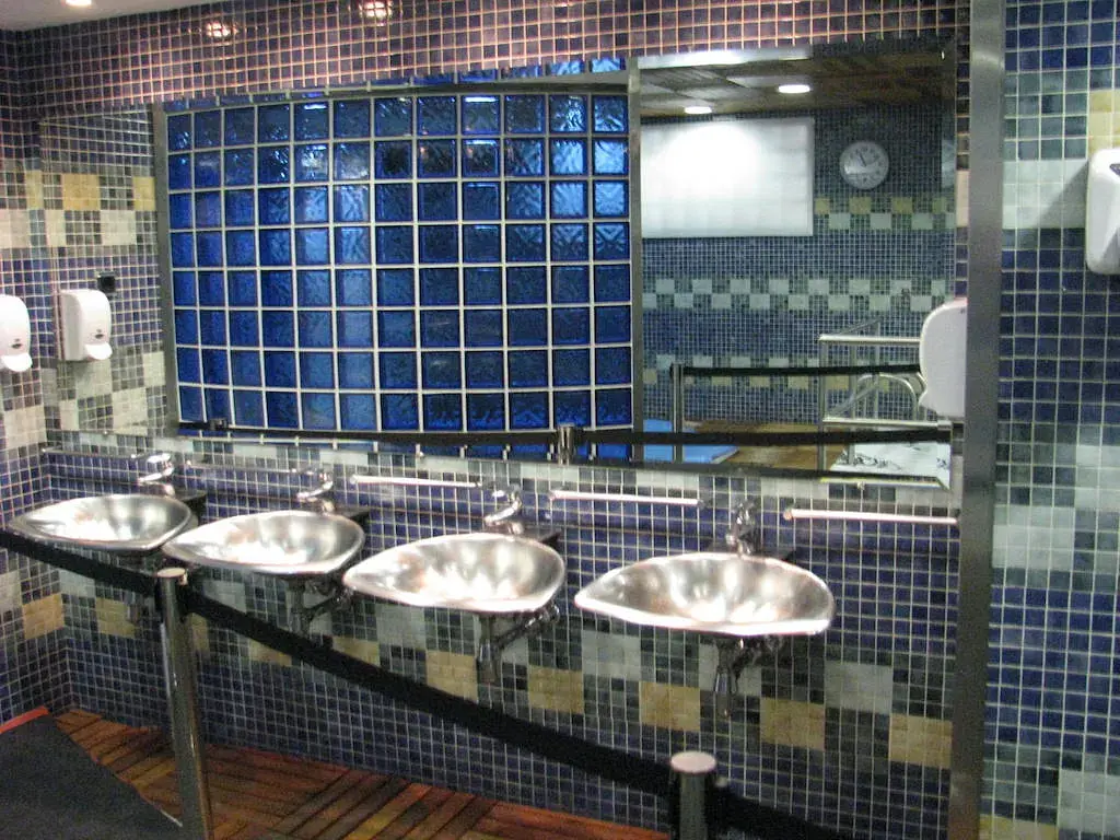 Estadio Santiago Bernabéu : les douches du vestiaire