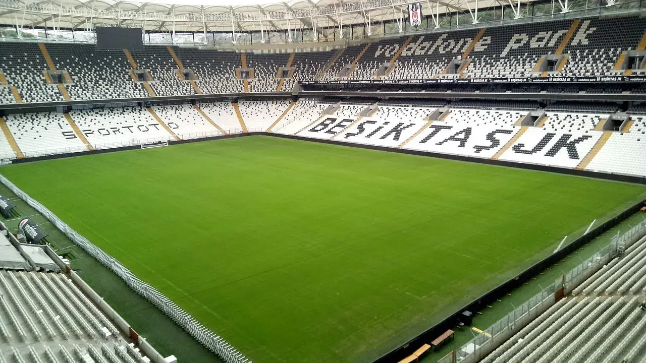 Tüpraş Stadyumu : vue panoramique