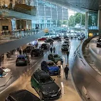 München: Tour zu BMW Welt, Allianz Arena und Olympiapark